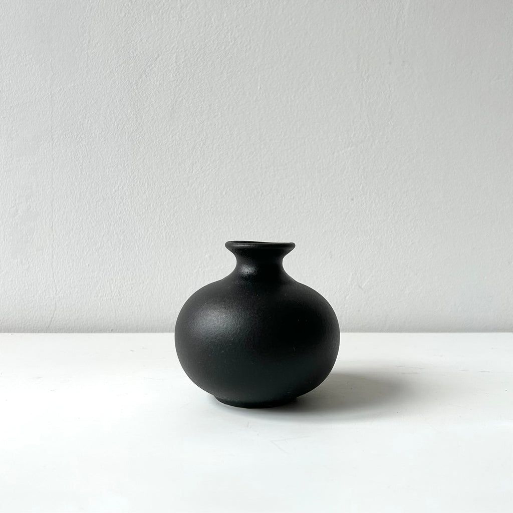 Vaso de cerâmica com design preto - Blooomio