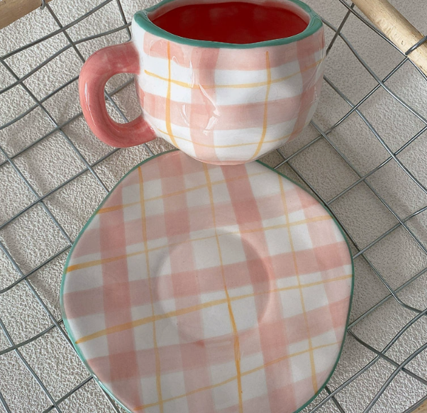 Conjunto xícara e pires de vaquinha de cerâmica - Harfiy Home Decor