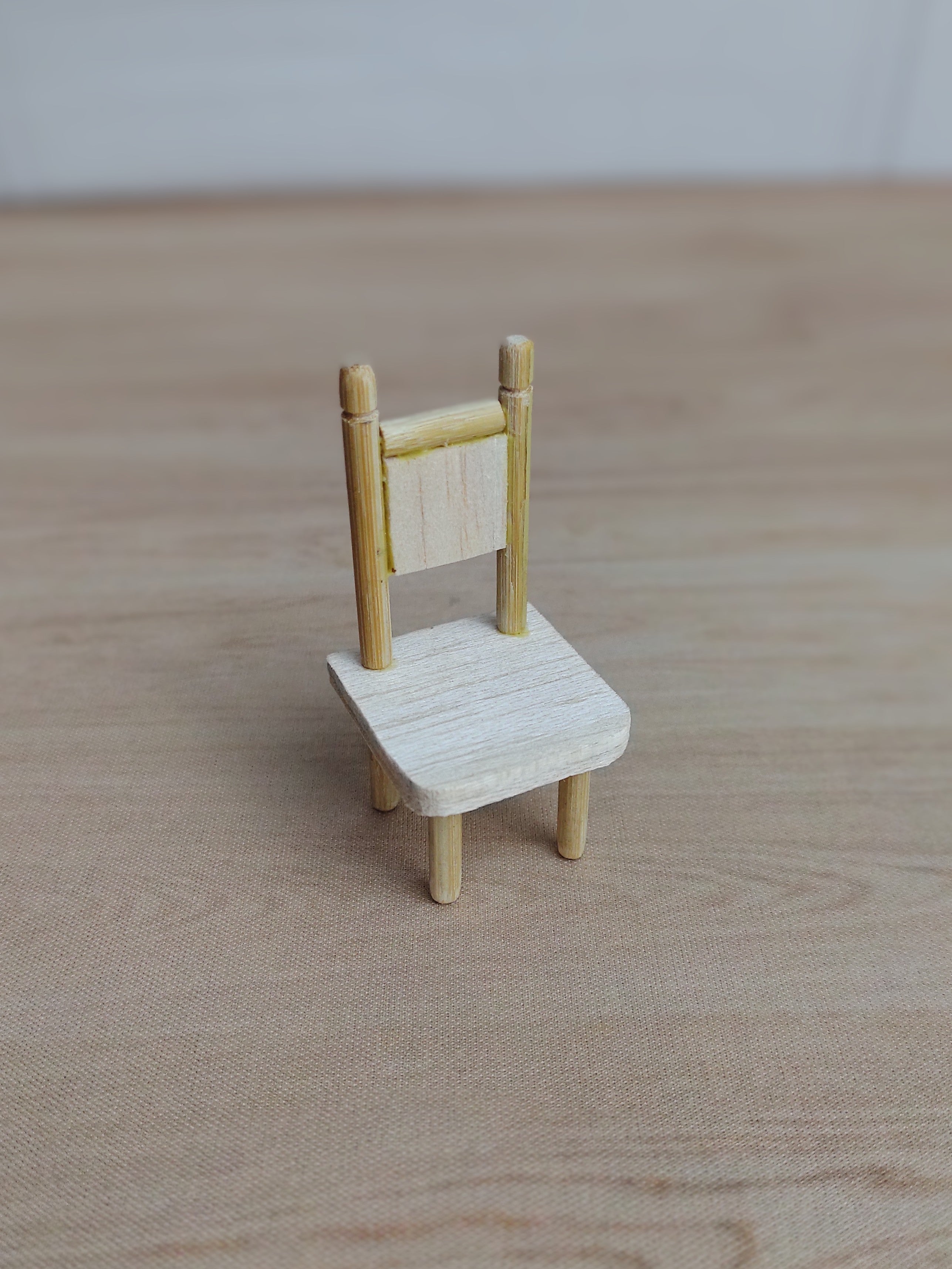 Miniatura cadeira de madeira - Encomenda de Mini móveis | Clareira Coisa-Feita