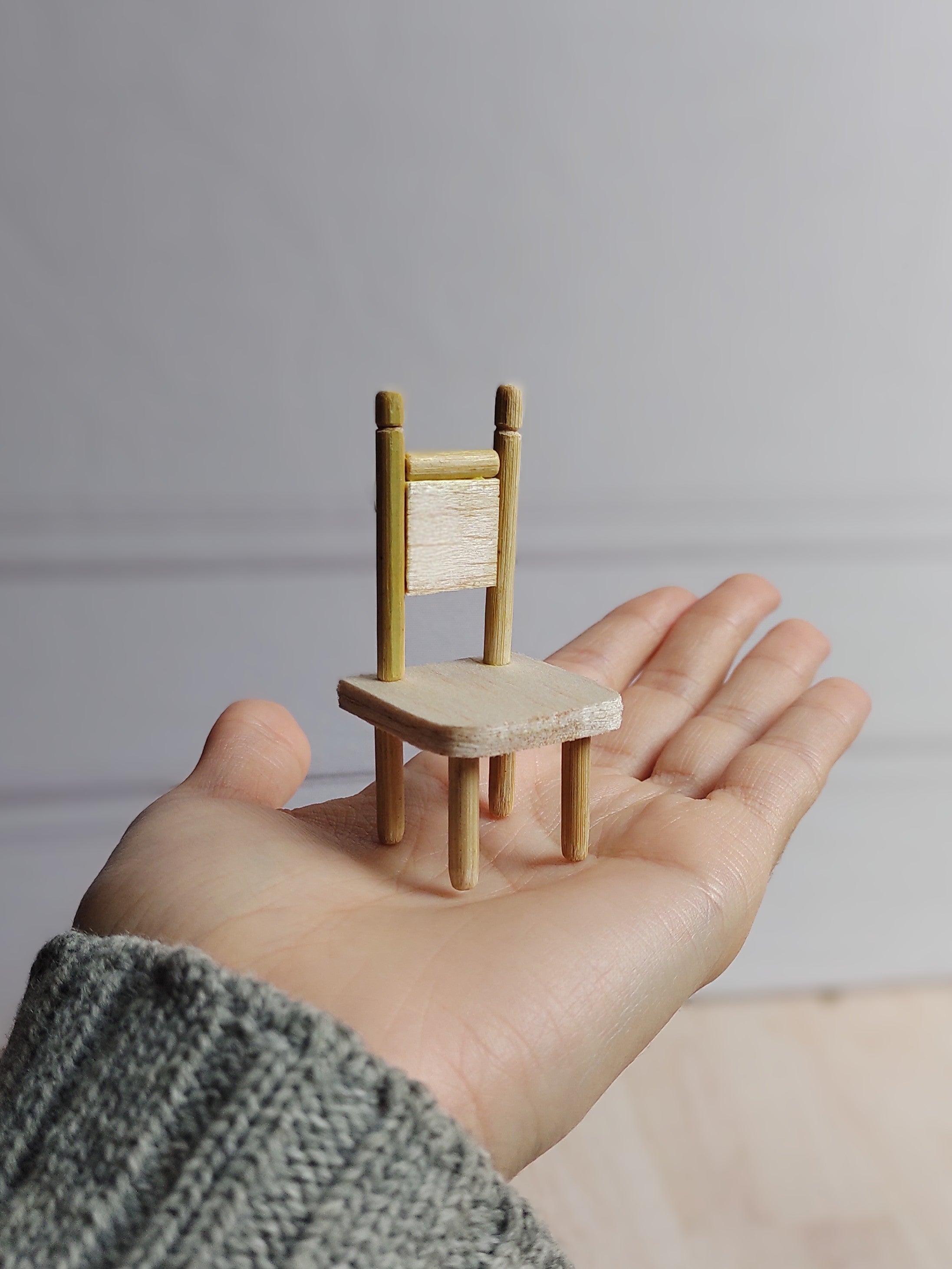 Miniatura cadeira de madeira - Encomenda de Mini móveis | Clareira Coisa-Feita