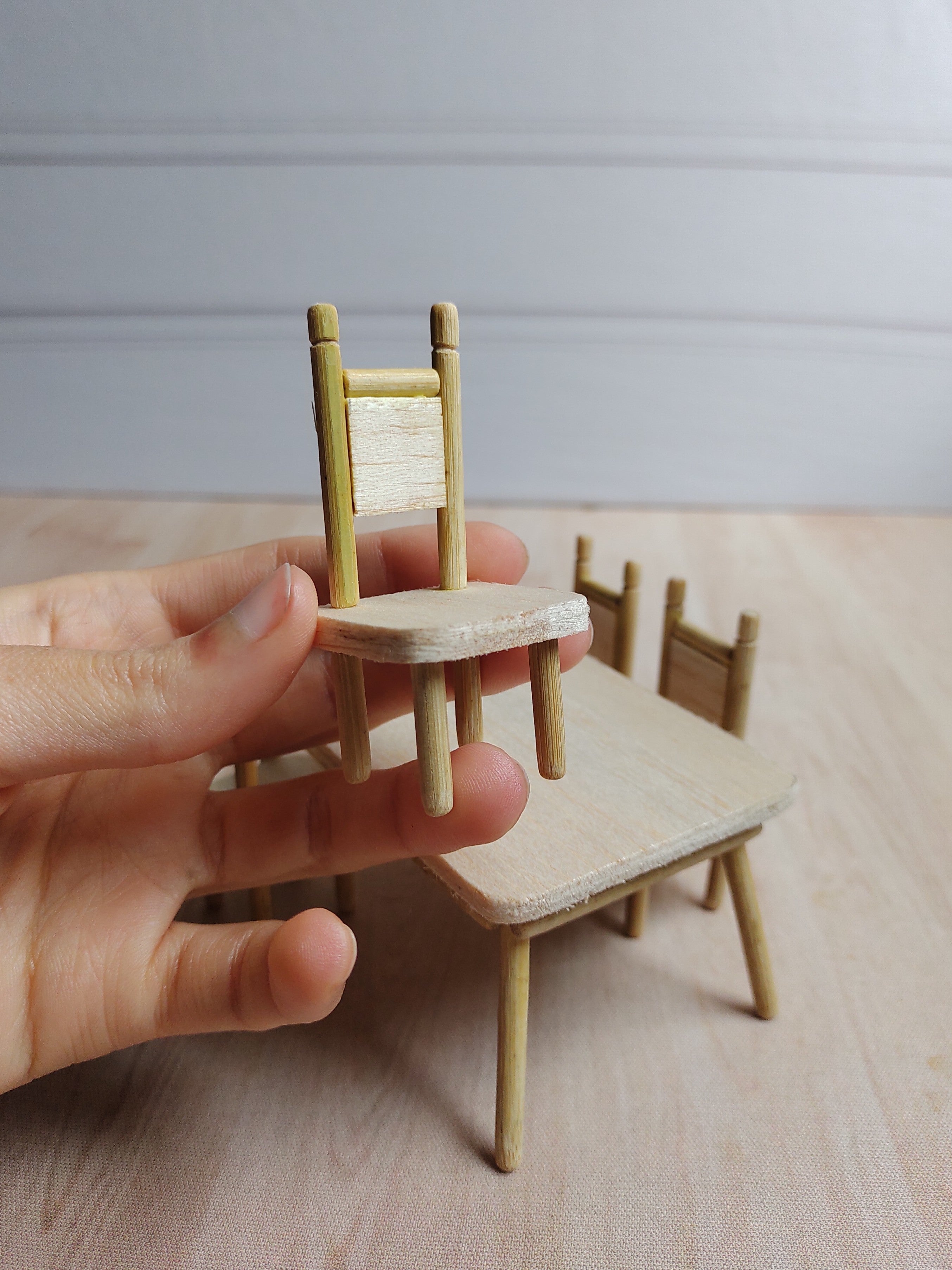 Miniatura cadeira de madeira - Encomenda de Mini móveis | Clareira Coisa-Feita
