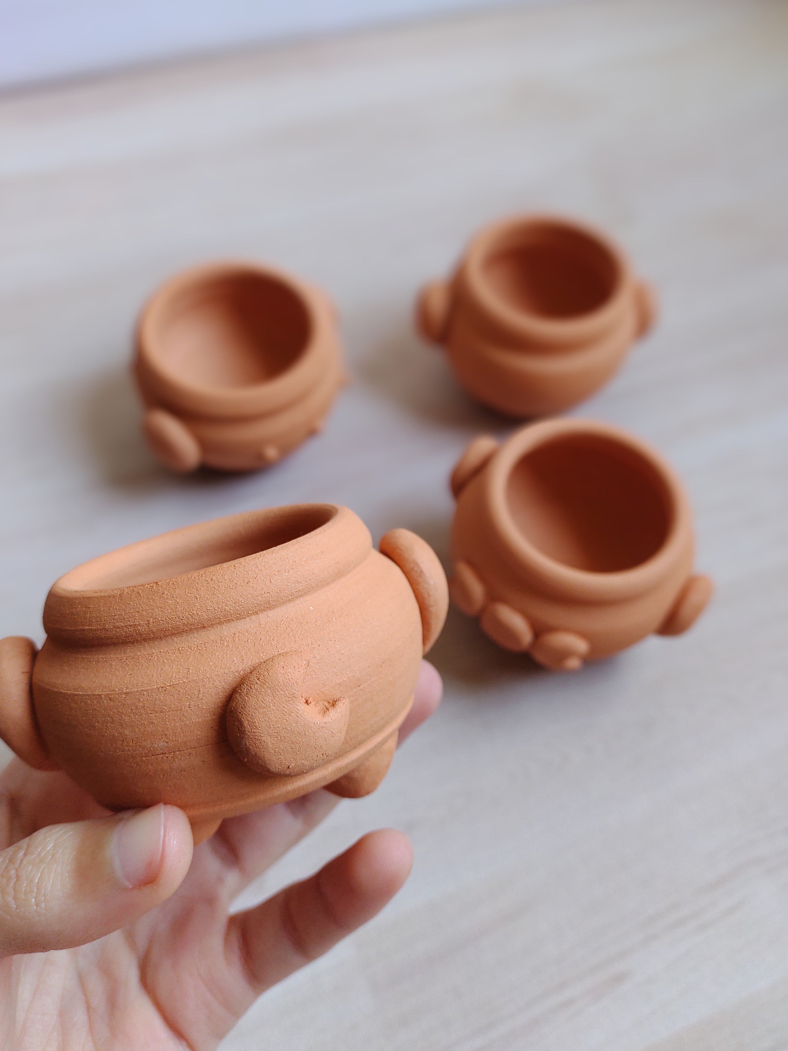 Mini potinho caldeirão de bruxa - cerâmica biscoitada (Encomenda) | Clareira Coisa Feita