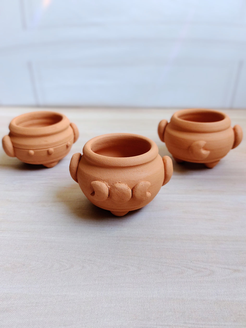 Mini potinho caldeirão de bruxa - cerâmica biscoitada (Encomenda) | Clareira Coisa Feita