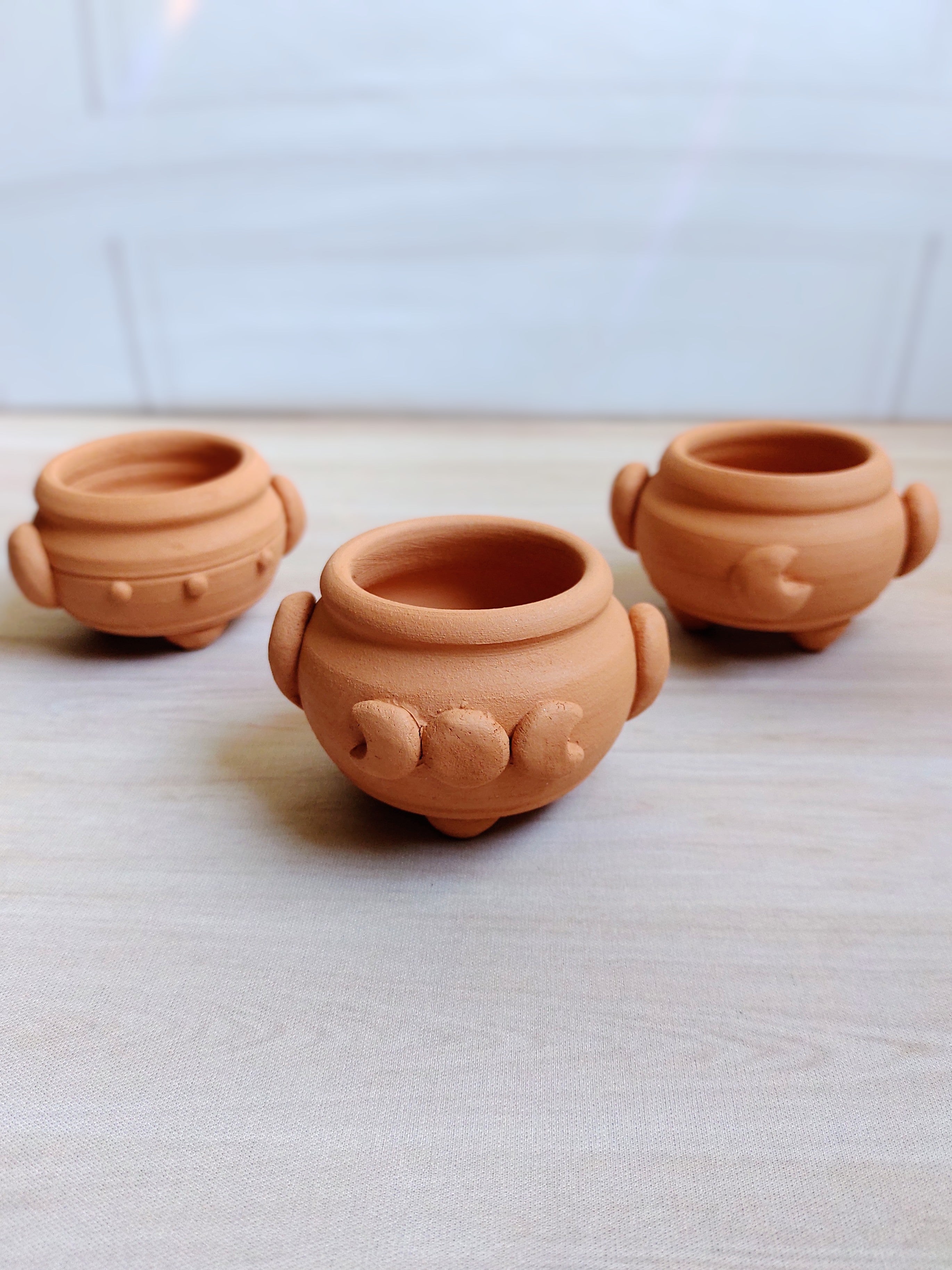 Mini potinho caldeirão de bruxa - cerâmica biscoitada (Encomenda) | Clareira Coisa Feita